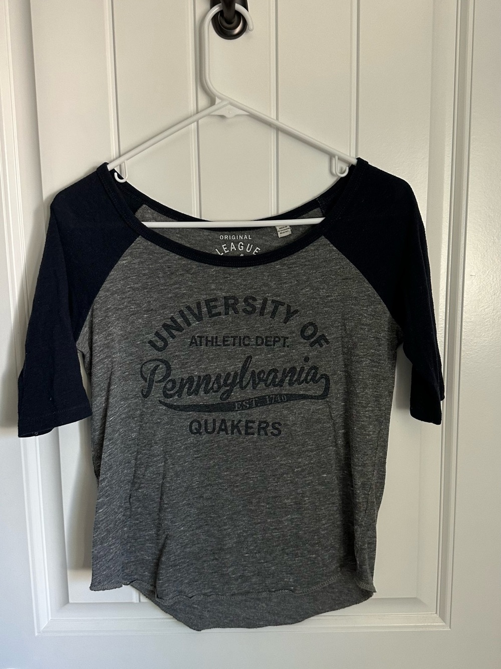 League University of Pennsylvania Quakers Raglan Tee Shirt UPenn Gray Blue S